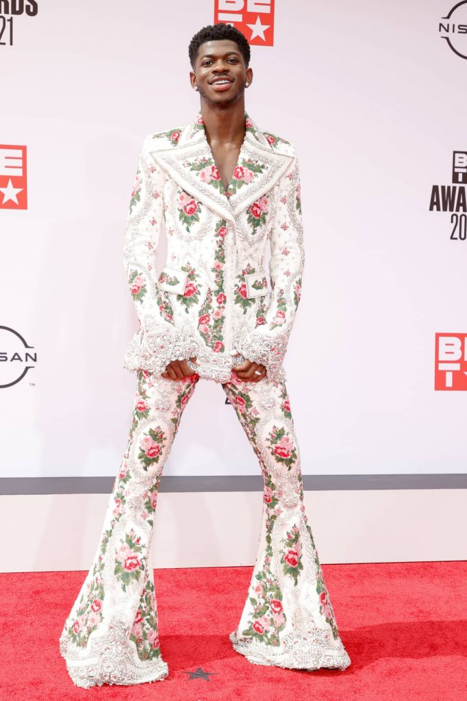 Don't Look at Lil Nas X's BET Awards Suit Until You Zoom In on His ...
