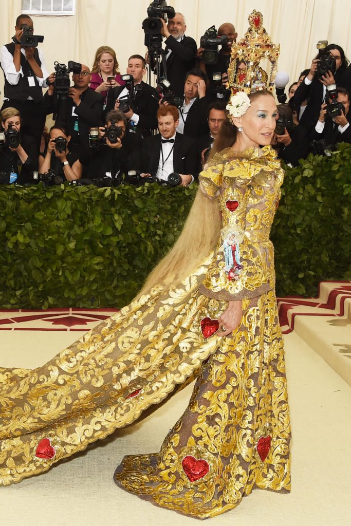 All of Sarah Jessica Parker's Iconic Met Gala Looks From the Past ...