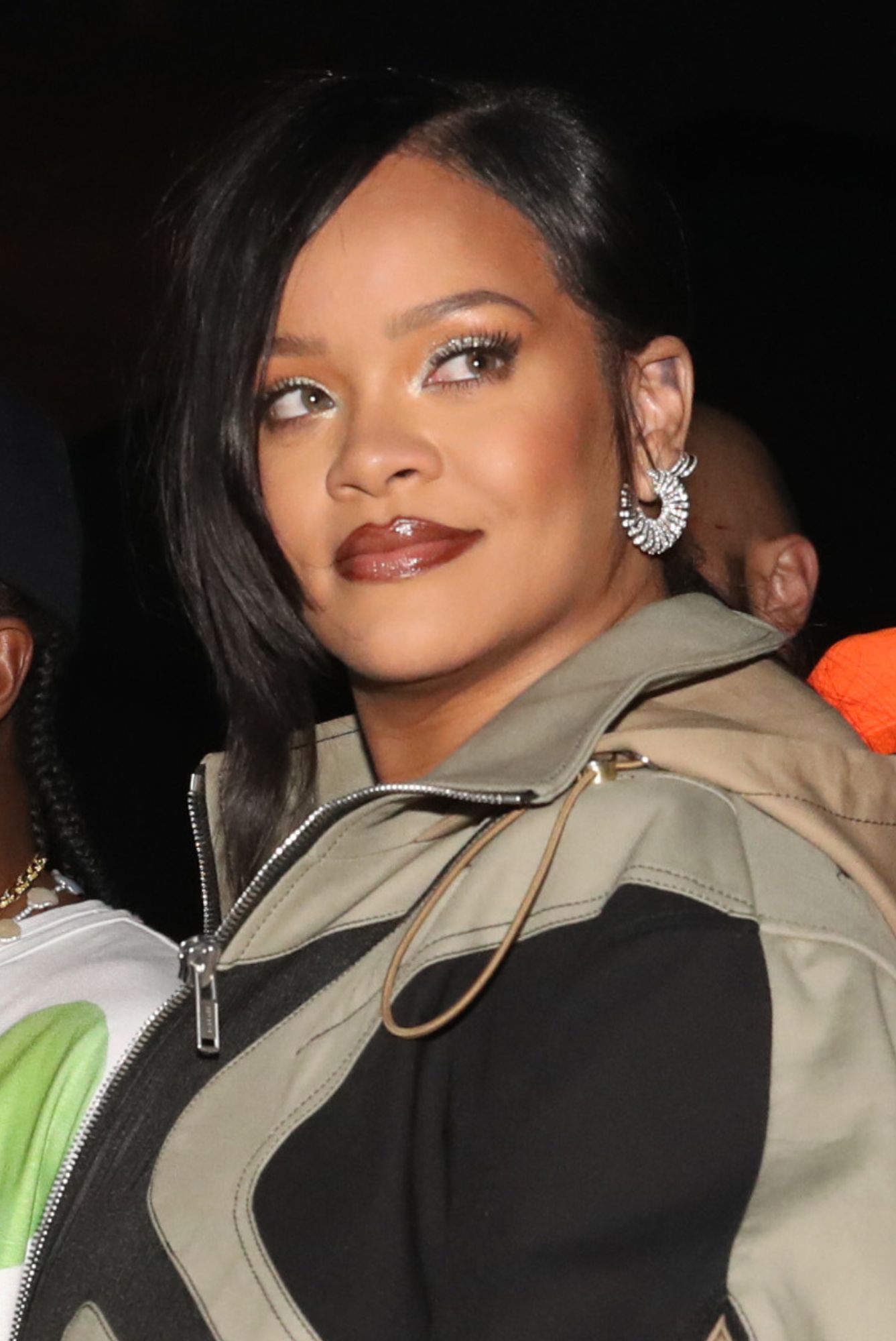 Rihanna’s ‘90s Supermodel Lip: See Photos
