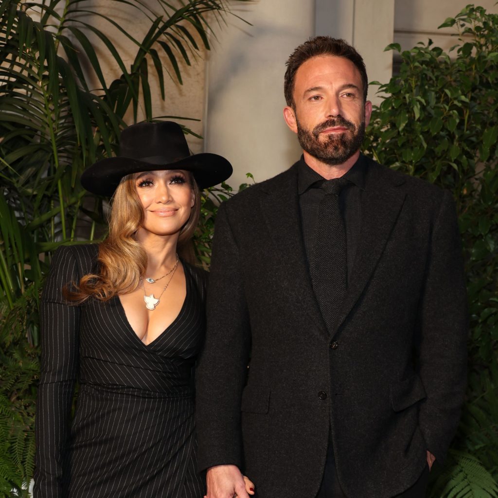 Ben Affleck and Jennifer Lopez Serenade Their Guests at Their Star-Studded Christmas Party - Vimarsana News