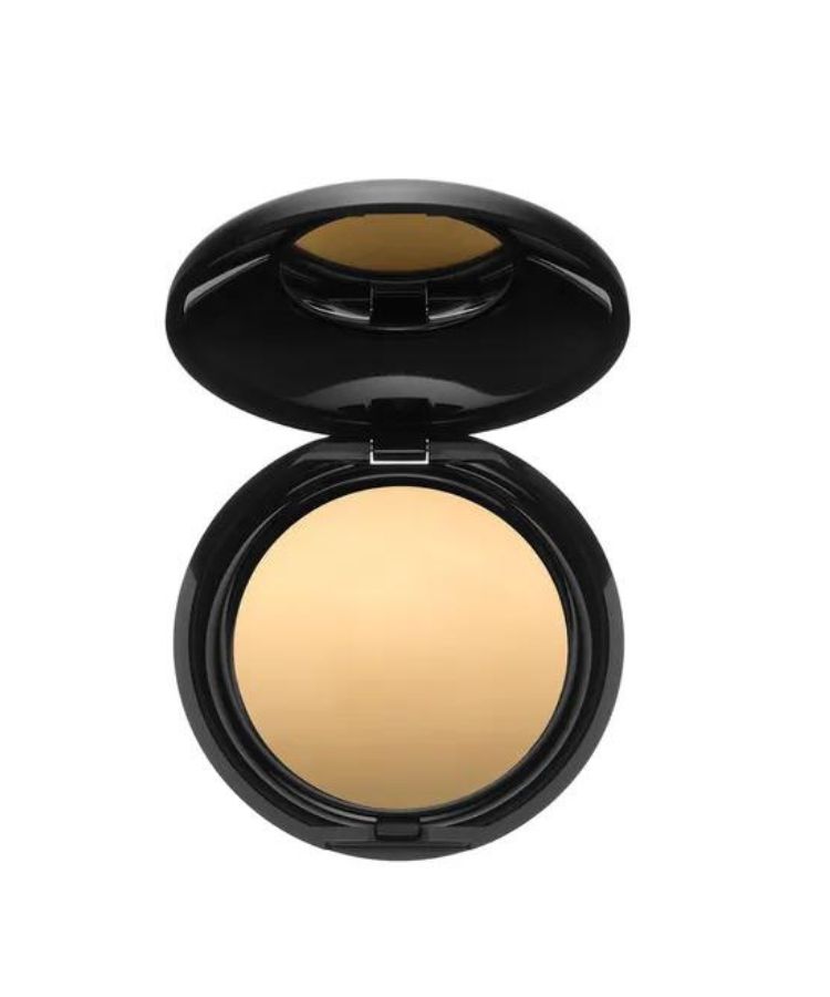 Pat McGrath Skin Fertish Sublime Perfection Blurring Under Eye Powder is specifically formulated to lift and brighten tired eyes 