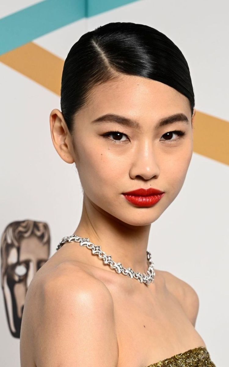 Hoyeon Jung rocks an easy winged liner look on the BAFTAs red carpet