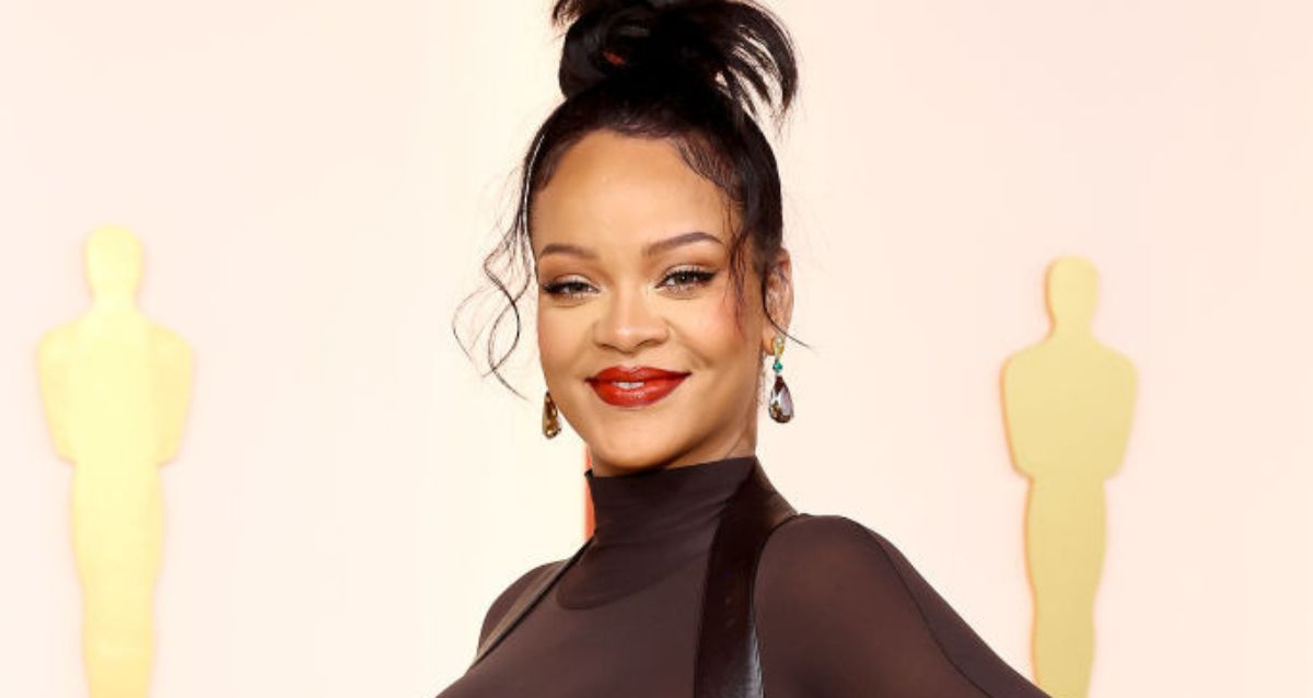 Rihanna Walks the Oscars Red Carpet After Announcing Her Second ...