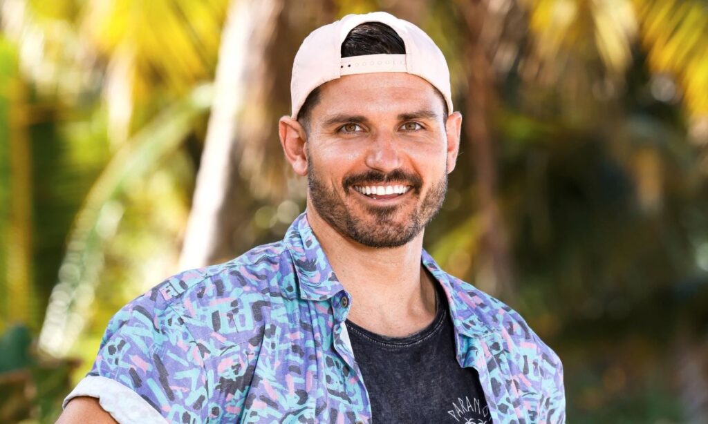 simon mee smiling australian survivor heroes vs villains