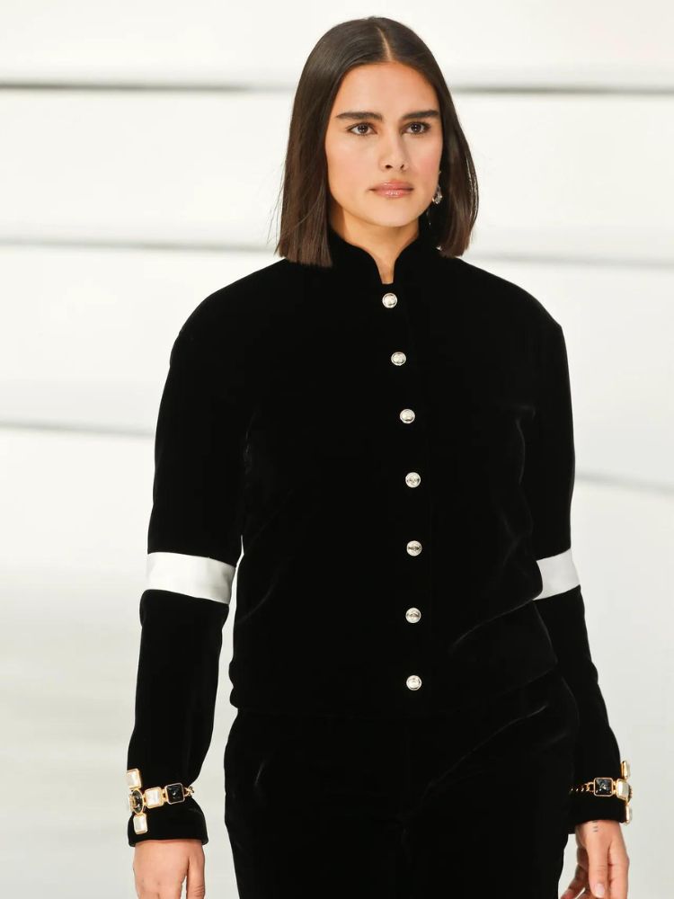 Jill Kortleve walked the Chanel runway in 2020, making her the first curve model to walk for Chanel in a decade. 