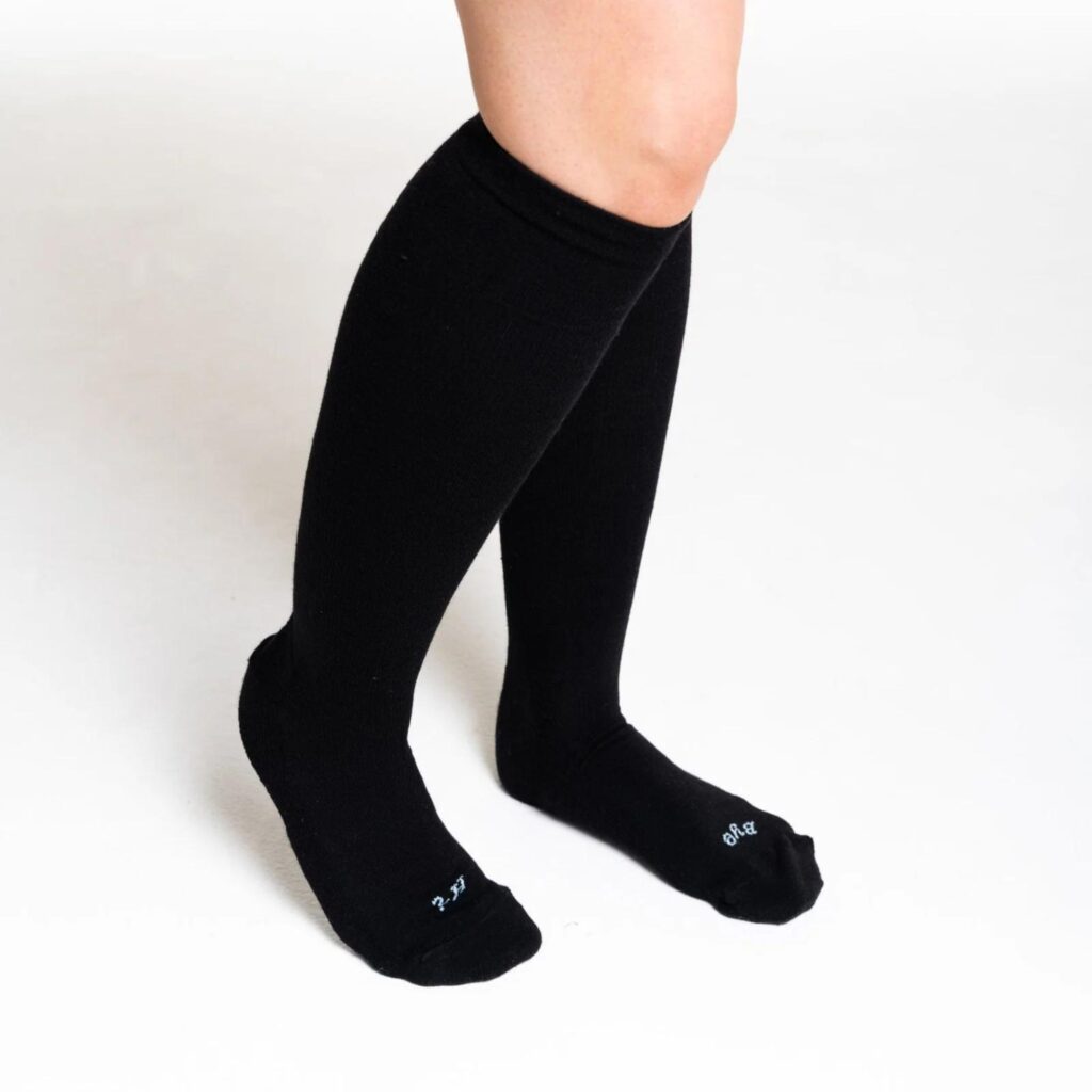 Paire Merino Wool Compression Socks - travel Essentials