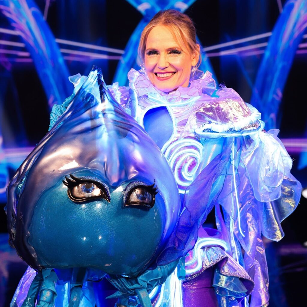 la chanteuse masquée Bluebottle Shaynna Blaze